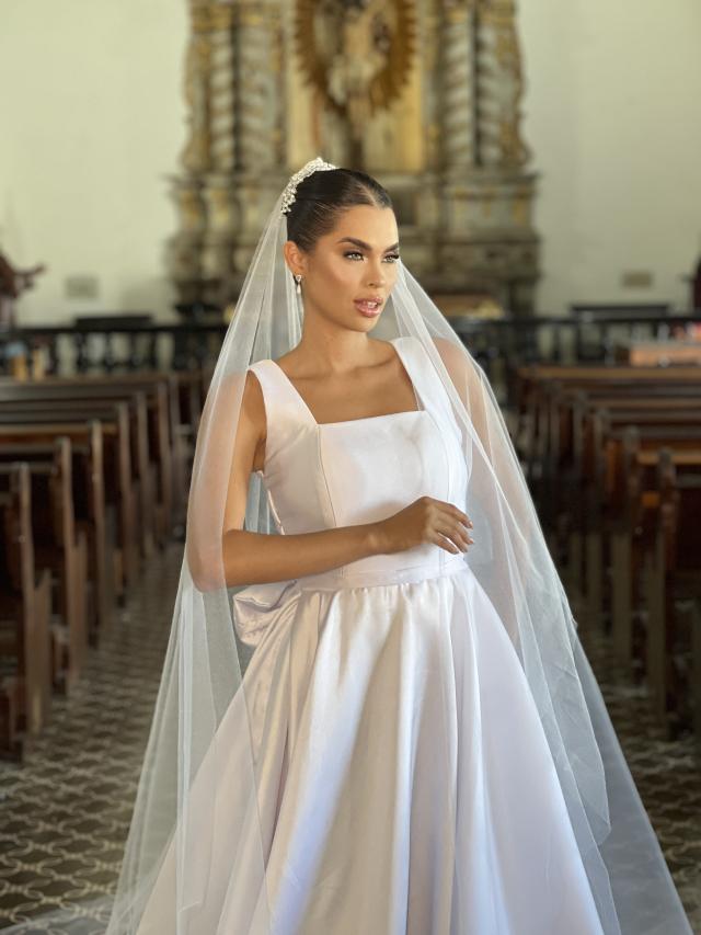 Vestido de Noiva Princesa com Decote Quadrado (111)
