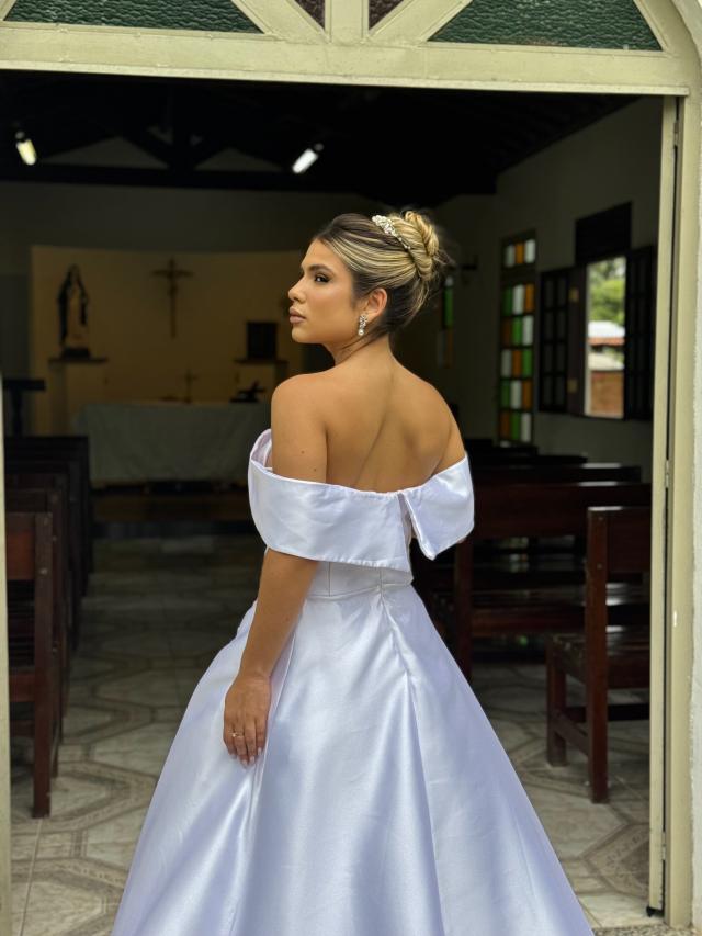 Vestido de Noiva Ombro a Ombro com Detalhes Bordados (253)