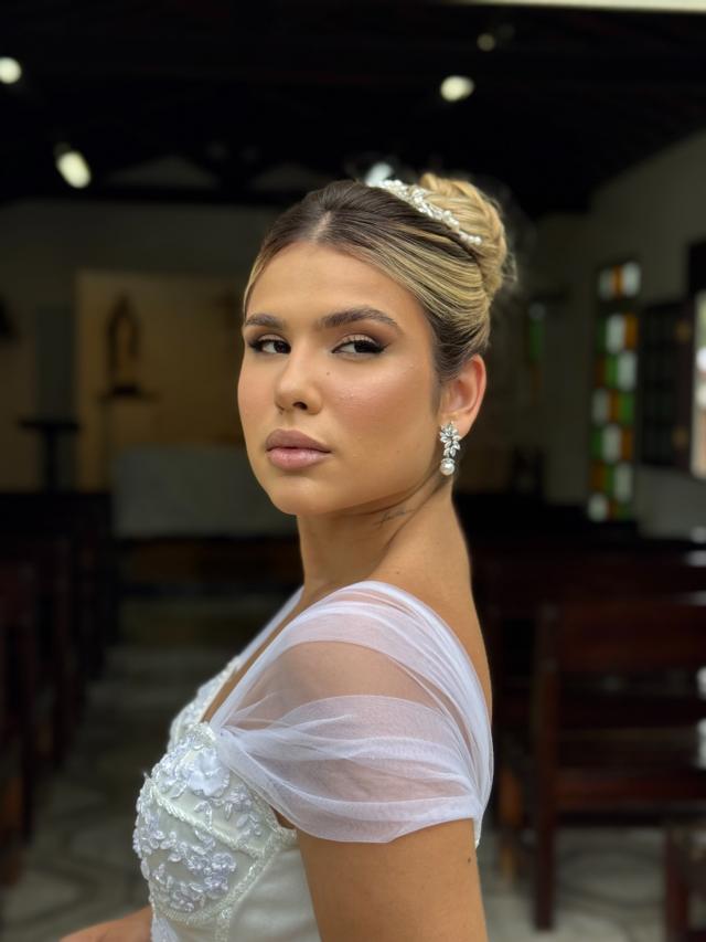 Vestido de Noiva Ombro a Ombro com Mangas em Tule e Corpete Bordado (335)
