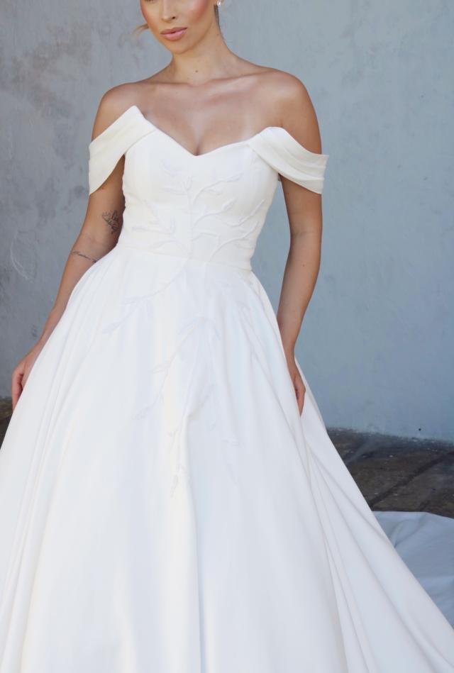 Vestido de Noiva Princesa Ombro a Ombro com Decote Coração (249)