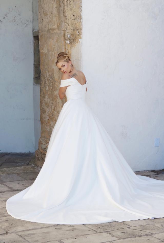 Vestido de Noiva Princesa Ombro a Ombro com Decote Coração (249)