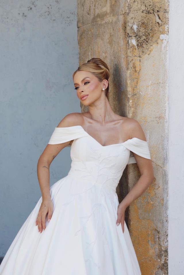 Vestido de Noiva Princesa Ombro a Ombro com Decote Coração (249)