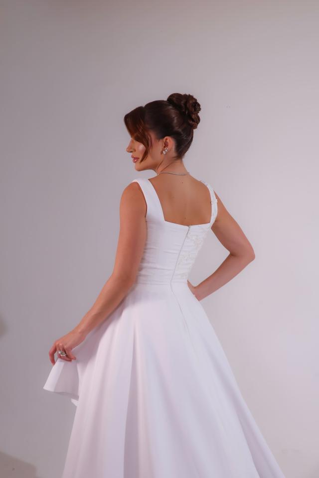 Vestido de Noiva Princesa com Decote Quadrado e Saia Assimétrica (434)