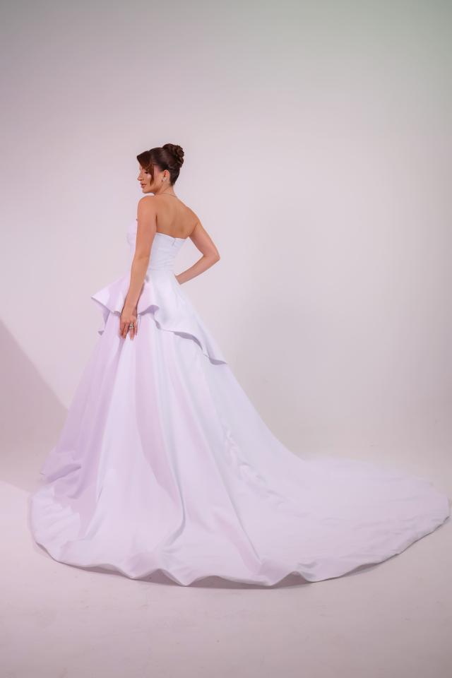 Vestido de Noiva Princesa Tomara que Caia com Saia Assimétrica (299)