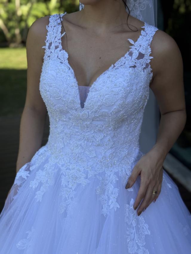 Vestido de Noiva Princesa com Decote V e Renda Floral (756)