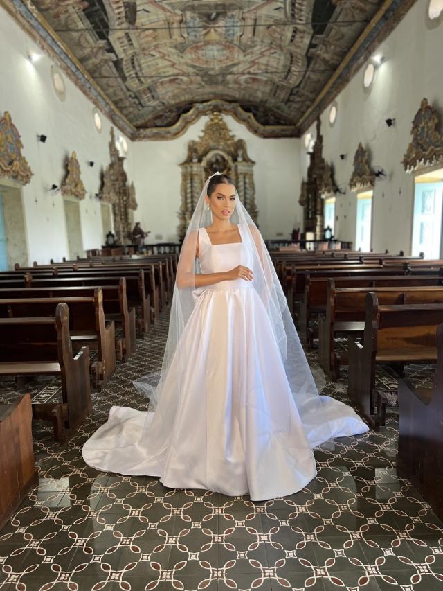 Vestido de Noiva Princesa com Decote Quadrado (111)