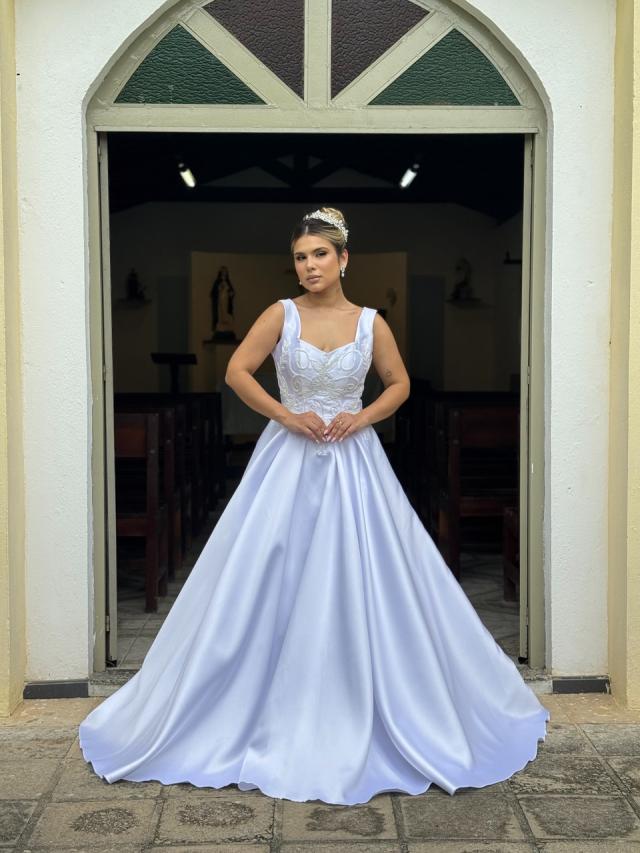 Vestido de Noiva Princesa com Bordados no Corpete (254)